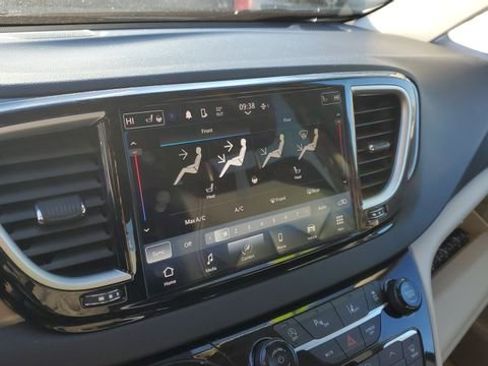 Certified 2024 Chrysler Pacifica Touring-L image 14