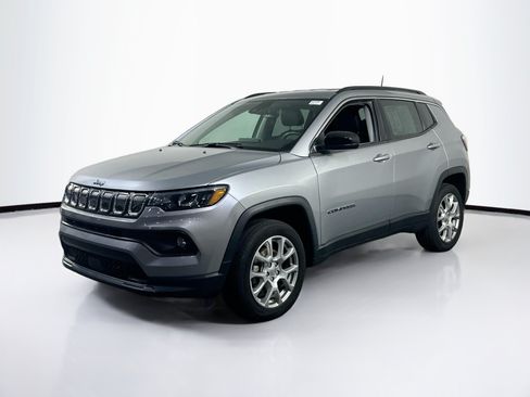 Used 2022 Jeep Compass Latitude AWD/4WD image 1