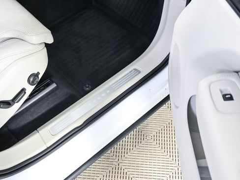 Used 2019 Volvo XC60 T8 Inscription w/ Advanced Package image 25