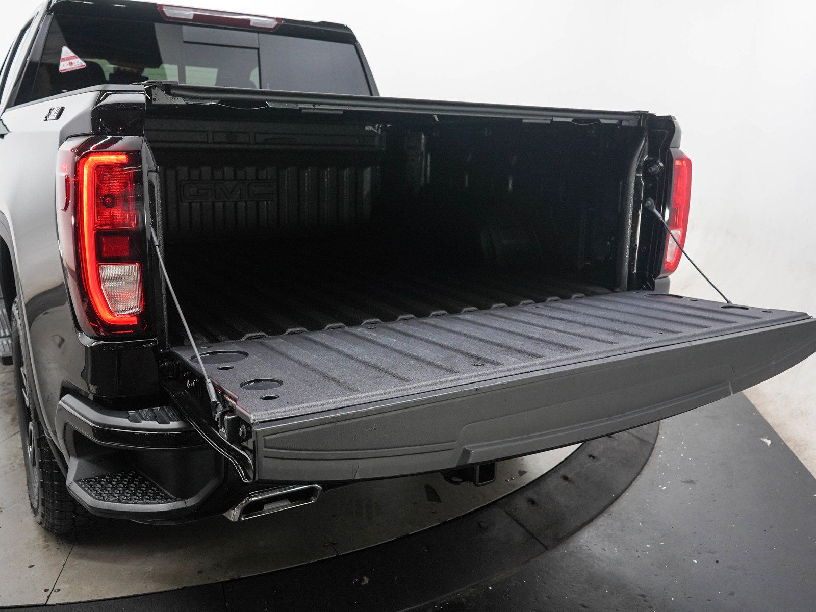 Used 2026 GMC Sierra 1500 Elevation w/ Elevation Premium Package AWD/4WD image 9