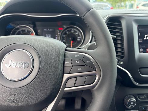 Used 2020 Jeep Cherokee Latitude Plus FWD image 28