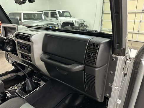 Used 2006 Jeep Wrangler Unlimited AWD/4WD image 32