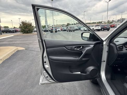 Used 2017 Nissan Rogue S FWD image 9