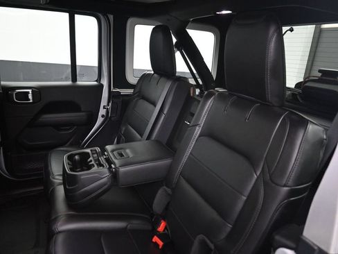 Used 2022 Jeep Wrangler Unlimited Sahara AWD/4WD image 25