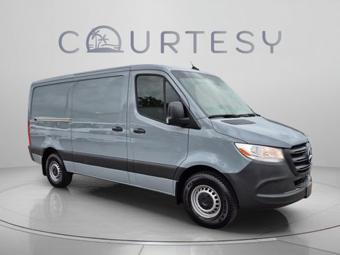 Used 2024 Mercedes-Benz Sprinter 2500 image 7