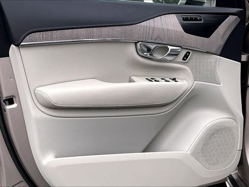 Used 2023 Volvo XC90 B6 Ultimate w/ Protection Package Premier image 26