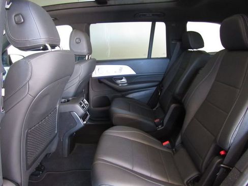 Used 2025 Mercedes-Benz GLS 450 4MATIC image 15