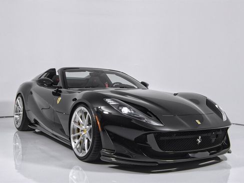 Used 2022 Ferrari 812 GTS RWD image 2