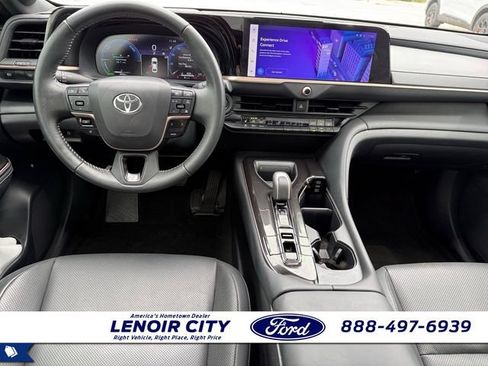 Used 2024 Toyota Crown AWD/4WD image 15