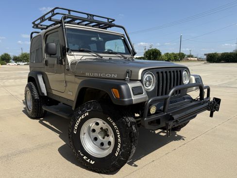 Used 2004 Jeep Wrangler Rubicon w/ Dual Top Group AWD/4WD image 2