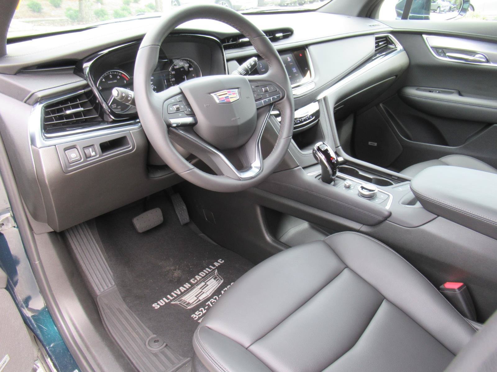 Used 2025 Cadillac XT6 Luxury FWD image 16