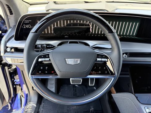 Used 2026 Cadillac Vistiq Premium Luxury w/ LPO, Floor Liner Package AWD/4WD image 23