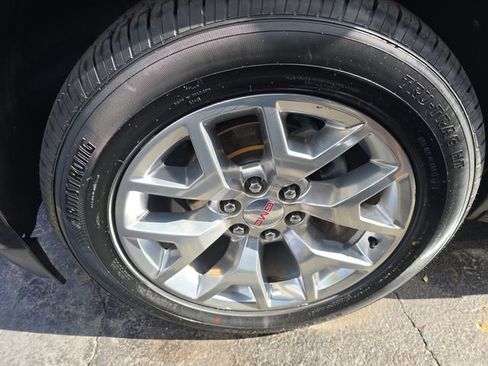 Used 2019 GMC Yukon SLE w/ SLE Value Package image 9