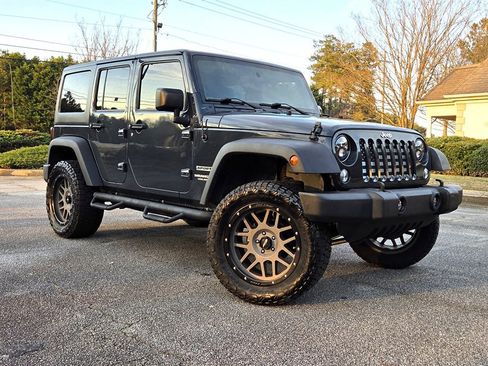 Used 2017 Jeep Wrangler Unlimited Sport w/ Connectivity Group image 6
