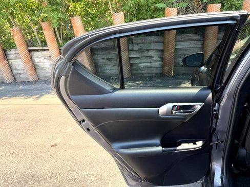 Used 2015 Lexus CT 200h image 17