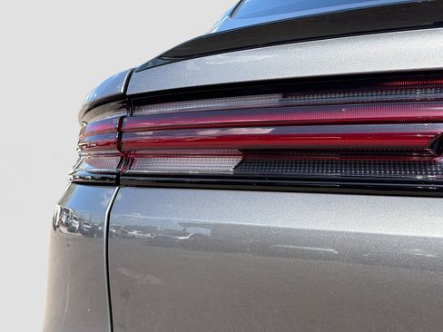 Used 2025 Porsche Cayenne Coupe image 10