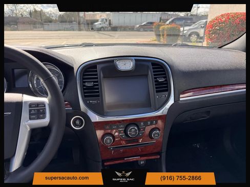 Used 2014 Chrysler 300 w/ Driver Convenience Group RWD image 20