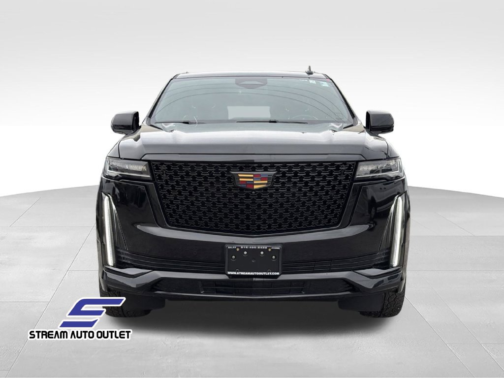 Used 2023 Cadillac Escalade Luxury AWD/4WD image 2