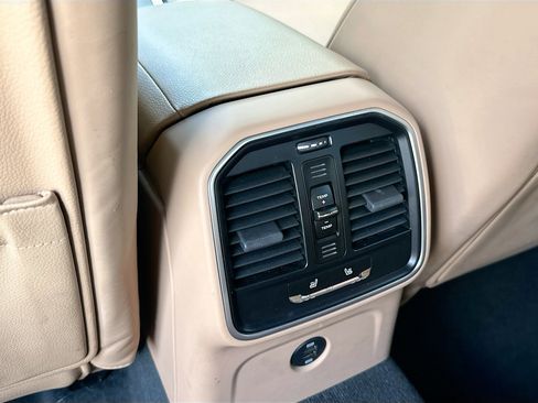 Used 2019 Porsche Macan Base image 24