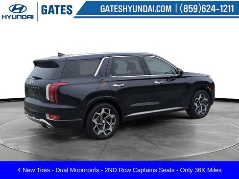 Used 2022 Hyundai Palisade Calligraphy FWD image 2