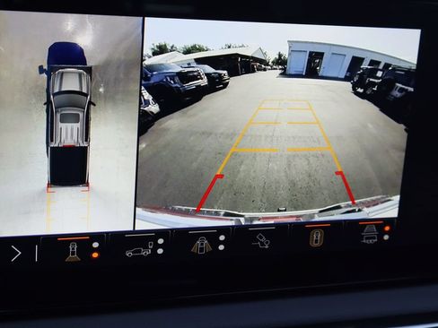 Used 2024 GMC Sierra 1500 AT4 w/ Technology Package AWD/4WD image 17