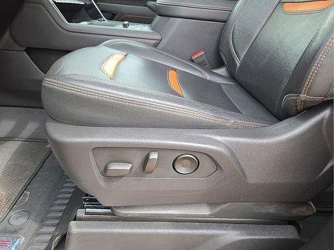 Used 2025 GMC Sierra 2500 AT4 w/ AT4 Preferred Package AWD/4WD image 25