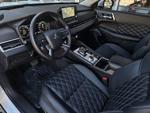 Used 2024 Mitsubishi Outlander SEL FWD image 9