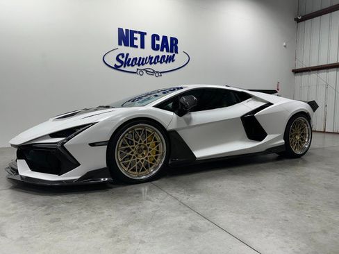 Used 2024 Lamborghini Revuelto AWD/4WD image 9