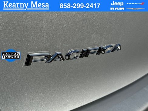 Used 2024 Chrysler Pacifica Select image 15
