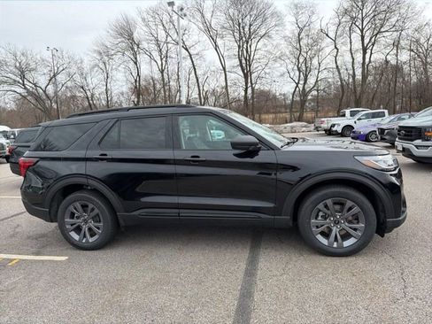 New 2026 Ford Explorer Active w/ Active Comfort Package image 2