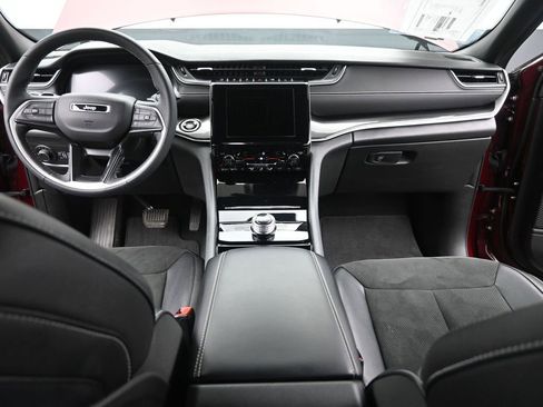 Used 2023 Jeep Grand Cherokee Altitude image 24