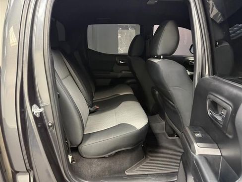 Used 2022 Toyota Tacoma TRD Sport w/ Technology Package image 17