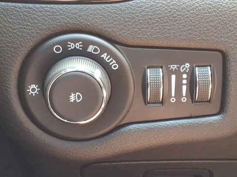 Used 2021 Jeep Cherokee Latitude Plus AWD/4WD image 15