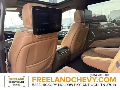 Used 2023 Cadillac Escalade Premium Luxury image 18