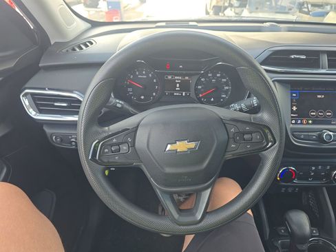 Used 2023 Chevrolet TrailBlazer LT FWD image 11