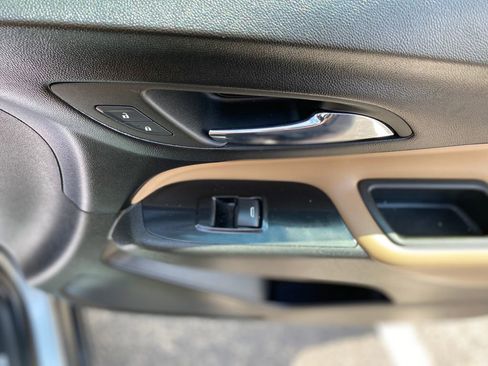 Used 2023 Chevrolet Equinox Premier image 10