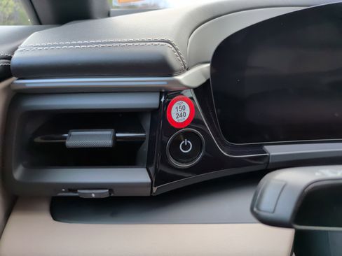 Used 2024 Porsche Macan 4 Electric image 28