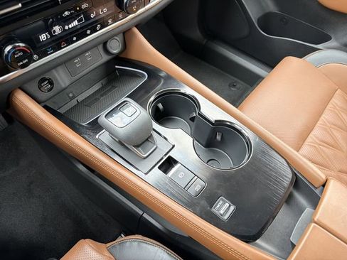 Certified 2024 Nissan Rogue Platinum w/ Platinum Premium Package image 10