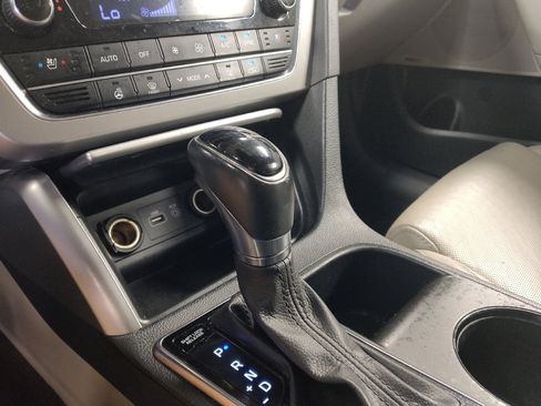Used 2016 Hyundai Sonata Limited w/ Option Group 05 FWD image 26