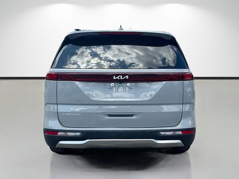 Used 2024 Kia Carnival SX FWD image 4