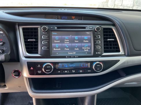 Used 2016 Toyota Highlander XLE image 25