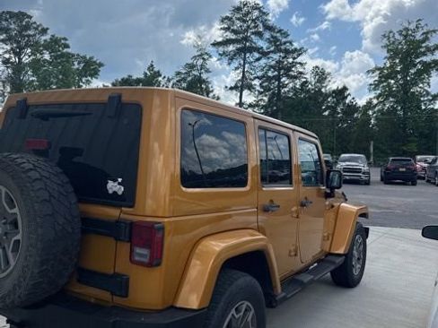 Used 2014 Jeep Wrangler Unlimited Rubicon w/ Connectivity Group AWD/4WD image 4