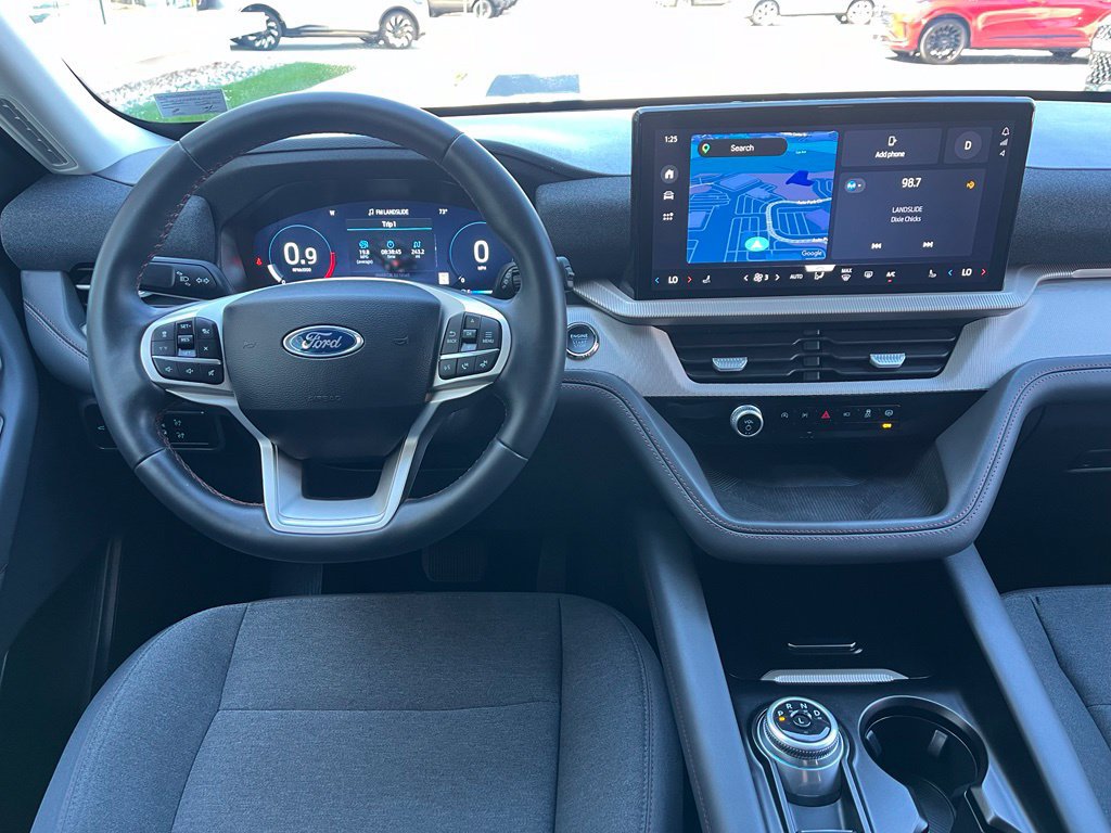 Used 2025 Ford Explorer Active AWD/4WD image 15
