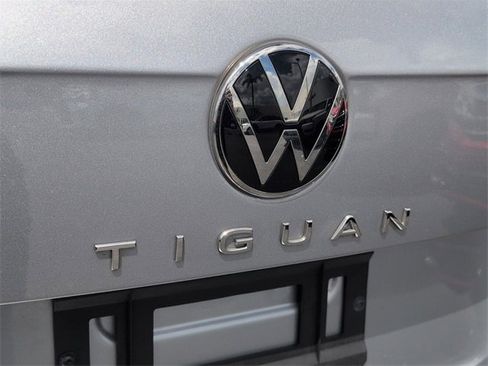Certified 2023 Volkswagen Tiguan SE image 12