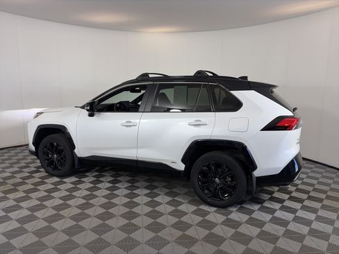 Used 2023 Toyota RAV4 XSE AWD/4WD image 4