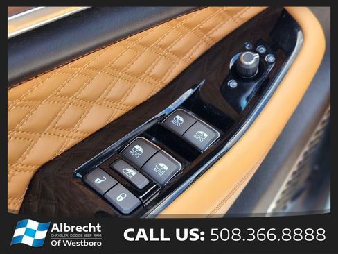 Used 2022 Jeep Grand Cherokee Summit w/ Adv Protech Group IV AWD/4WD image 18