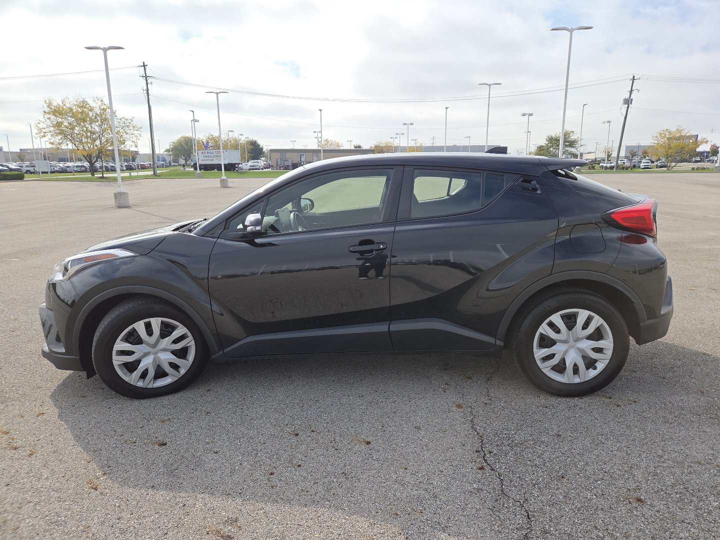 Used 2019 Toyota C-HR LE FWD image 12