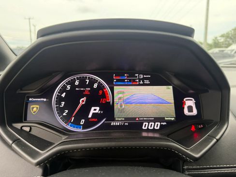 Used 2017 Lamborghini Huracan LP 580-2 RWD image 32