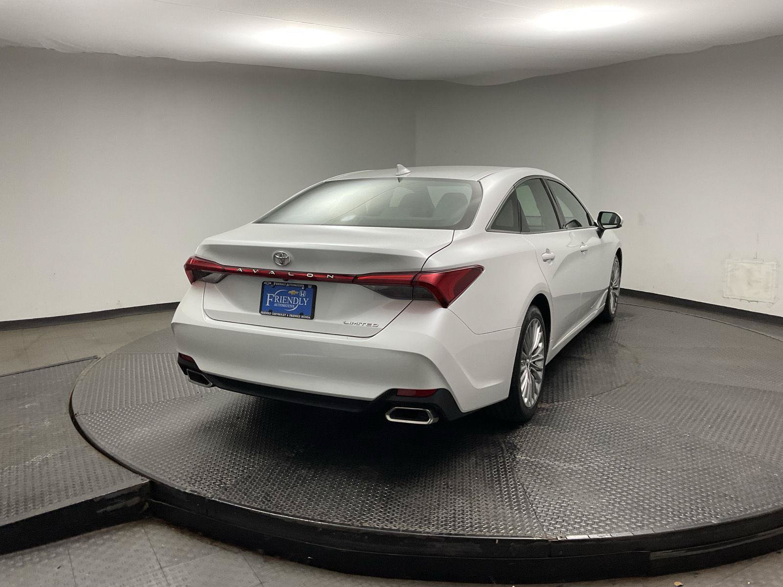 Used 2019 Toyota Avalon Limited w/ All Weather Liner Package FWD image 7