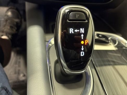 Used 2020 Buick Enclave Premium w/ Sun and Sites Package AWD/4WD image 30